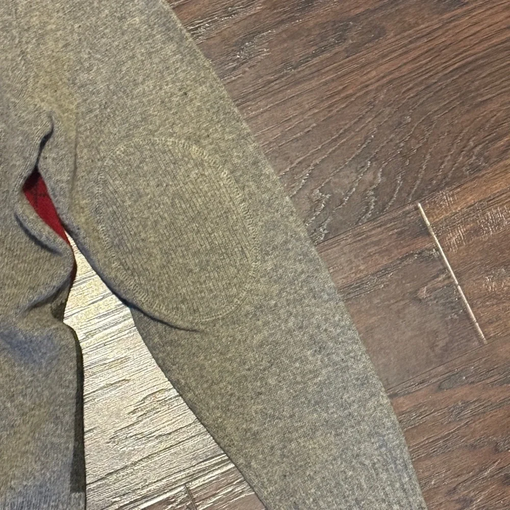 J. Crew 100% Lamb Wool Men’s 1/4 Zip Sweater in Gray and Red Argyle